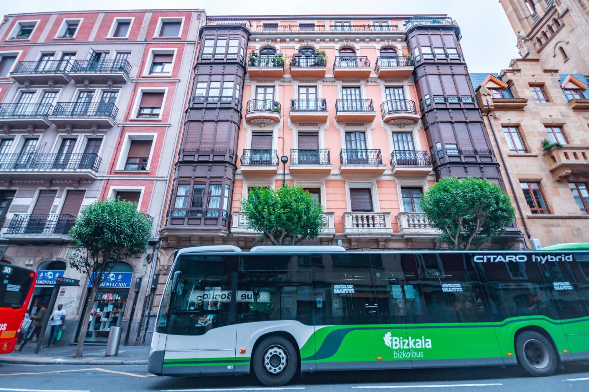 Gran Apartamento 6 Suites Bilbao Center Exteriör bild